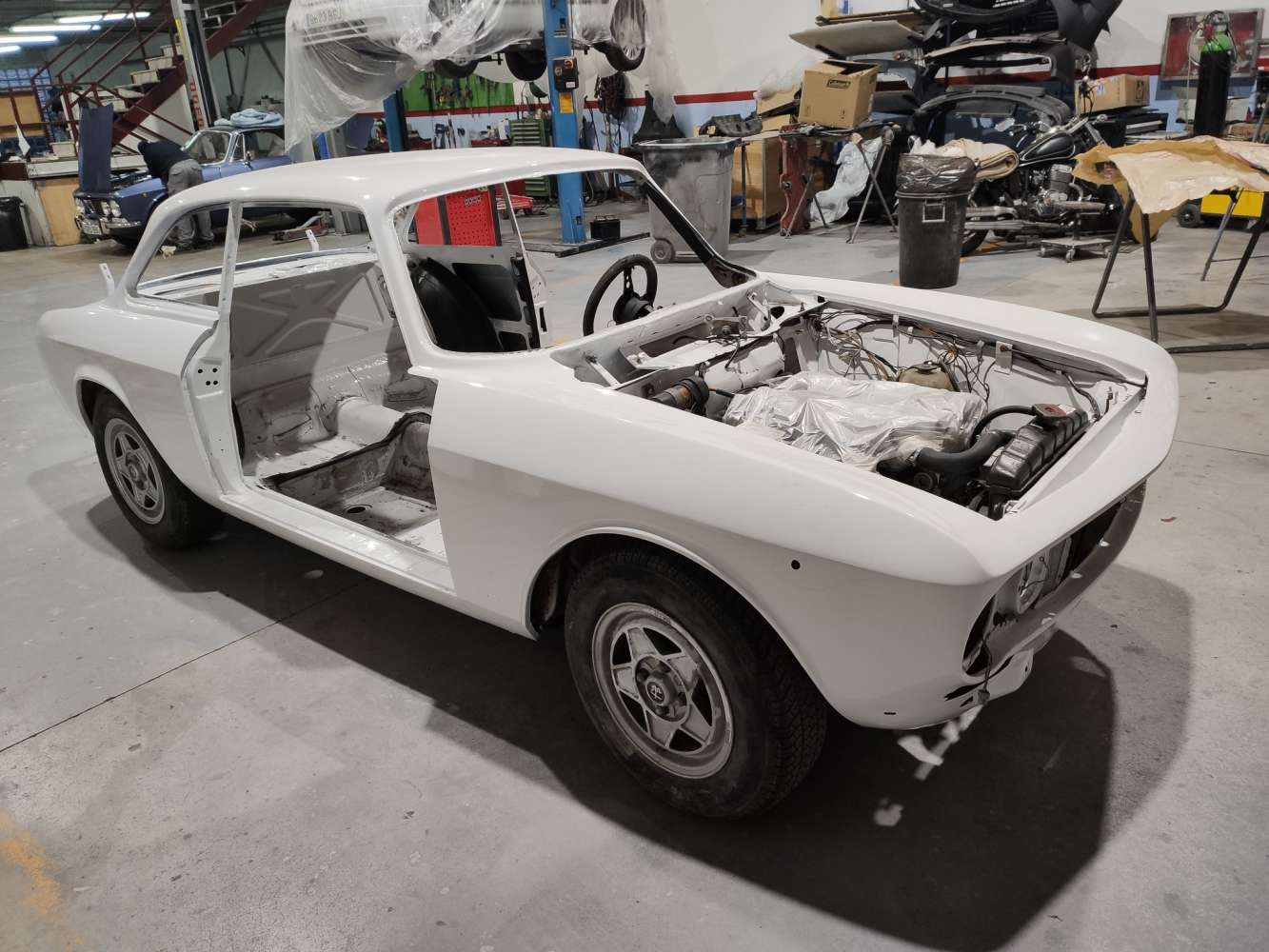 Alfa Romeo 2000 gtv 1972 Restoration in progress