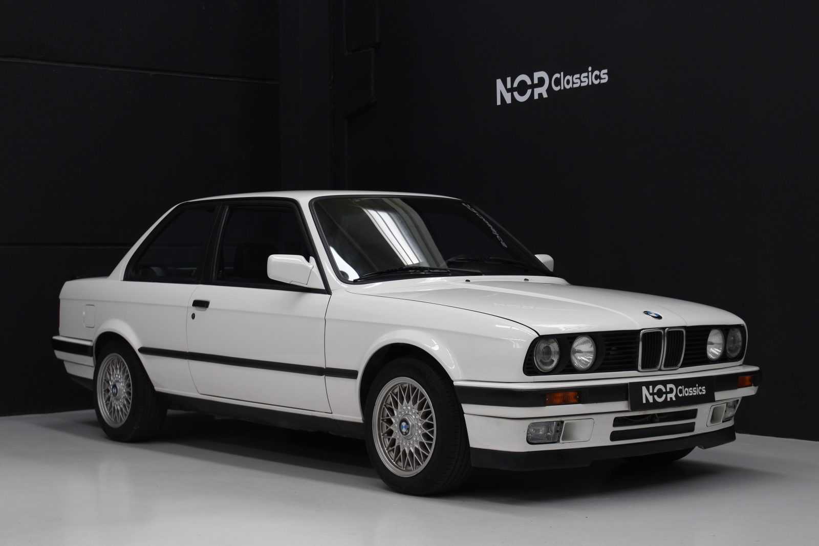 BMW E30 318is 1990 reserved